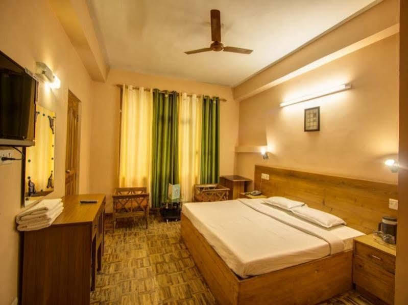 Kalinga Grand Hotel Manāli Exterior foto