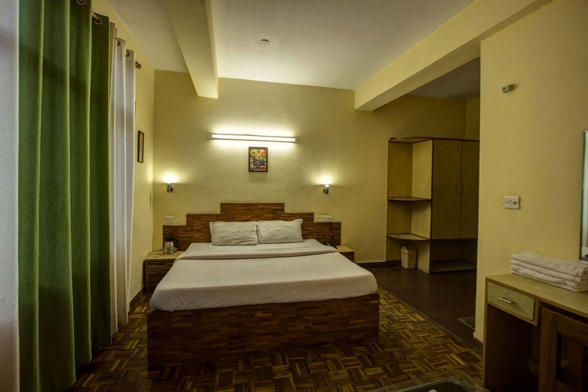 Kalinga Grand Hotel Manāli Exterior foto