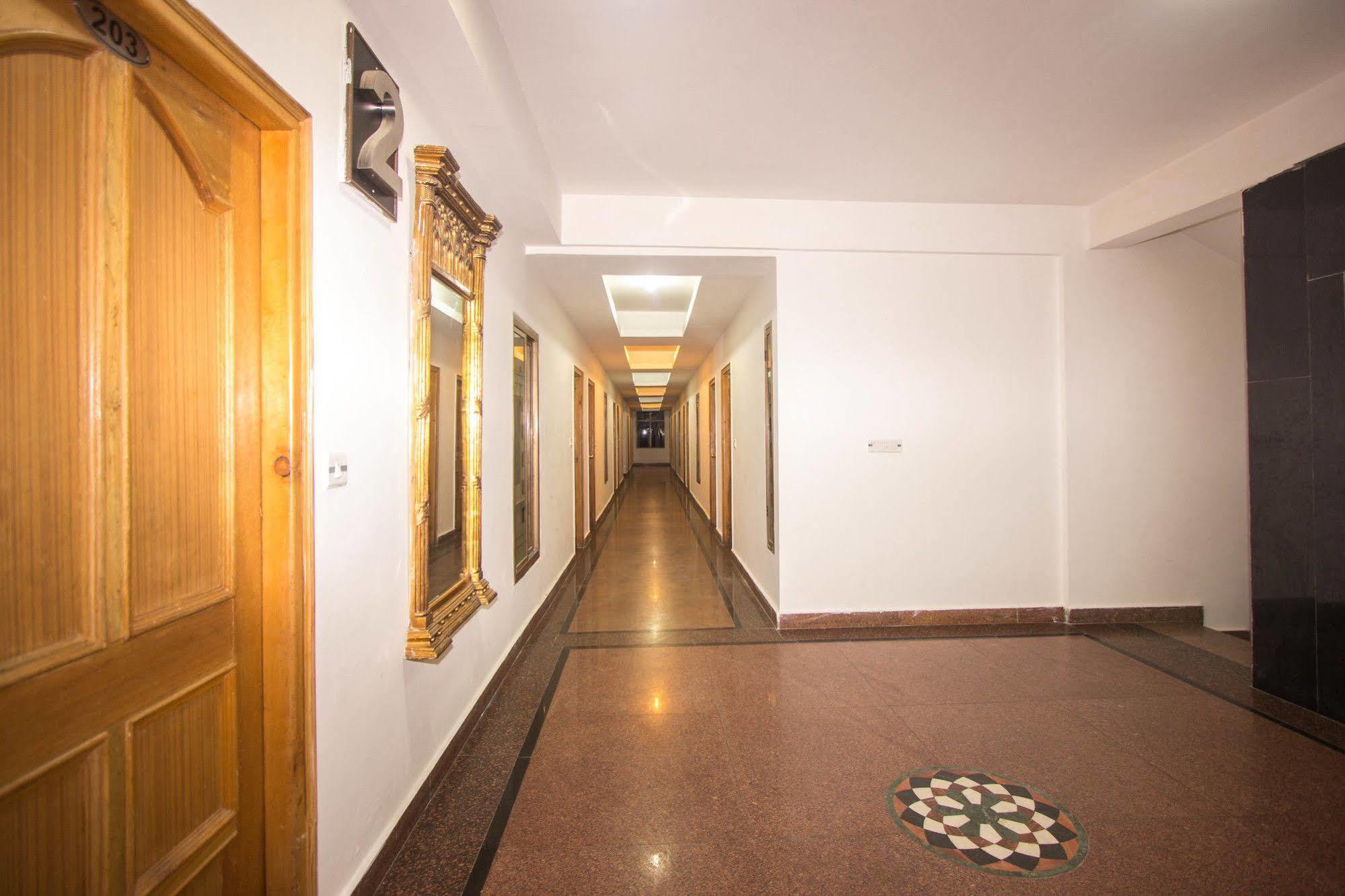 Kalinga Grand Hotel Manāli Exterior foto