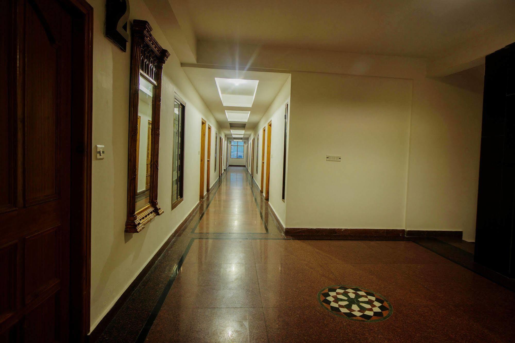 Kalinga Grand Hotel Manāli Exterior foto